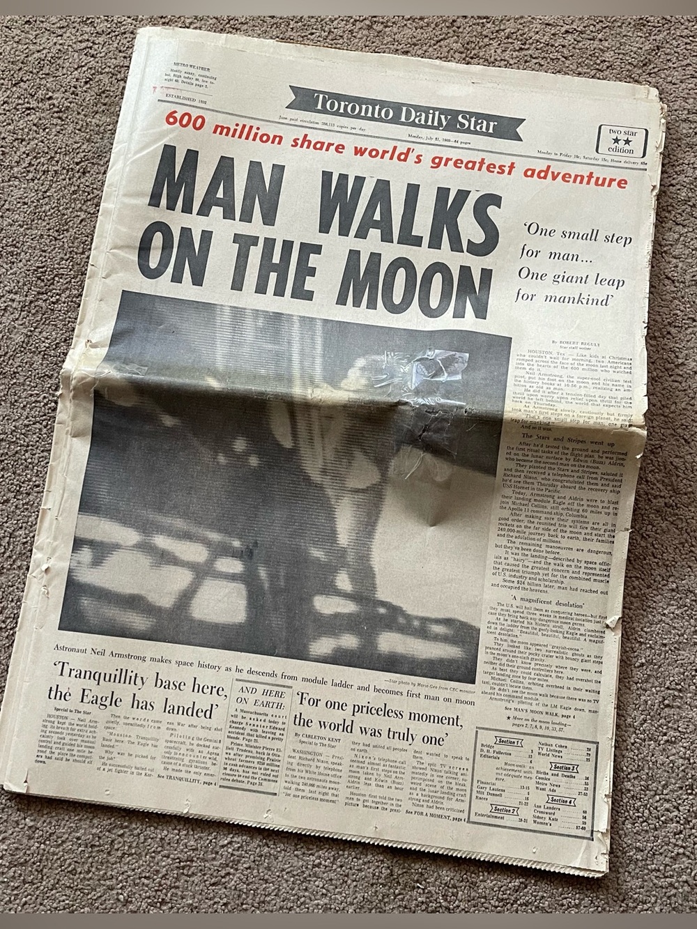 Vintage 1969 Toronto Daily Star Newspaper MAN WALKS ON THE MOON Apollo 11 Cover